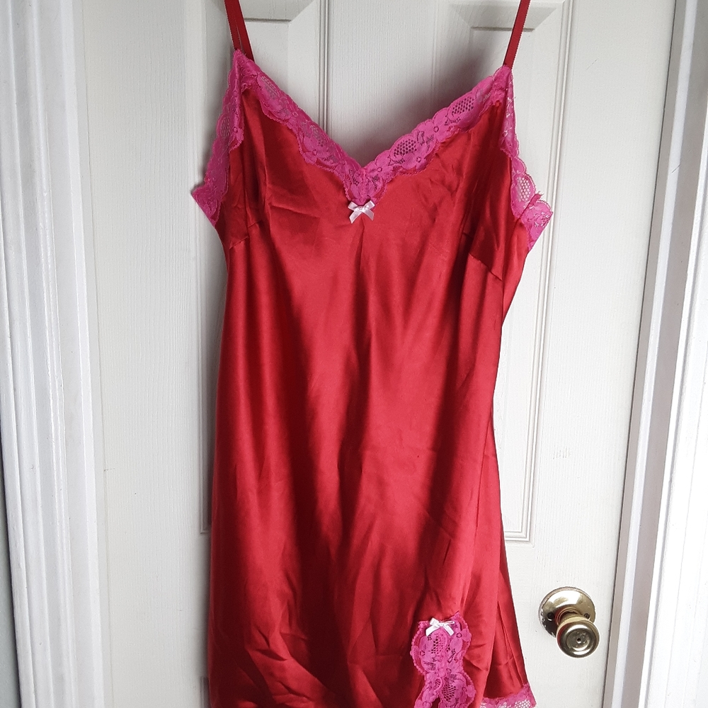 VICTORIA'S SECRET red and pink chemise